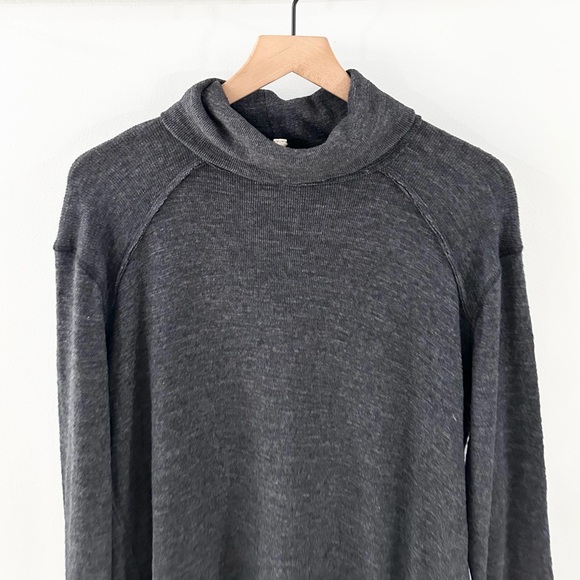 We The Free Long Sleeve Split Back Relaxed Fit Turtleneck Top Gray Size Large - Picture 3 of 6